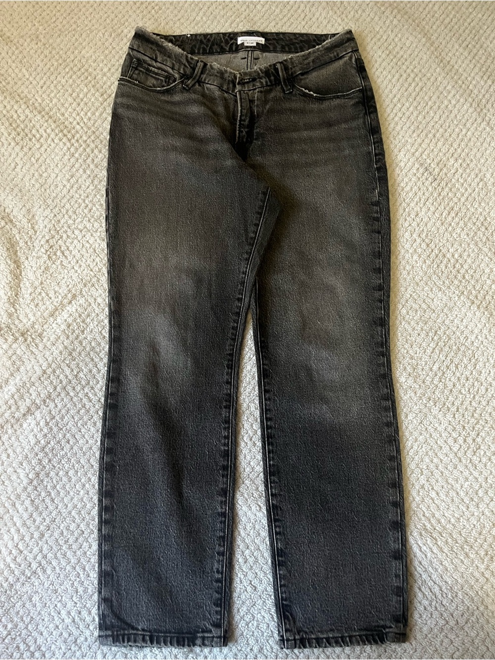 Good American Black low rise v shaped top Straight-Leg Jeans with distressing